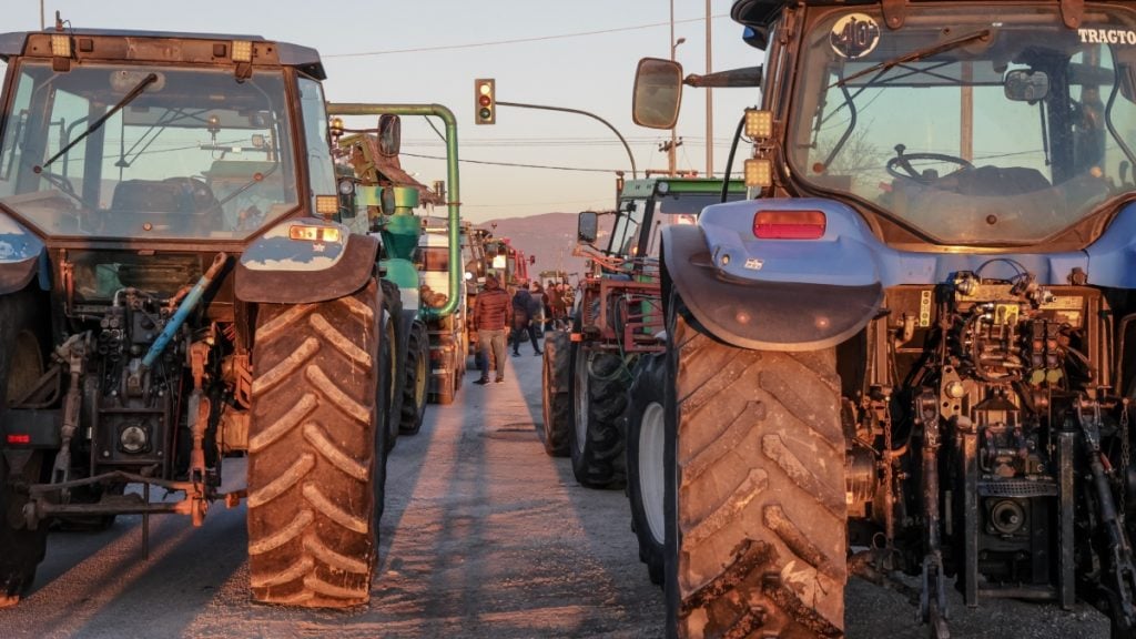 Στα 8,5 λεπτά/kWh το ρεύμα για τους αγρότες μέχρι τον Απρίλιο του 2028, ειδική εφαρμογή για το μειωμένο πετρέλαιο στην αντλία - Τα μέτρα στήριξης που ανακοίνωσε η κυβέρνηση