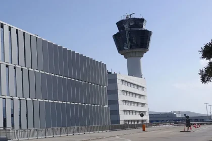 Αυτό είναι το πόρισμα για το μπλακ άουτ των επικοινωνιών στα αεροδρόμια - Τι είναι ο «ψηφιακός θόρυβος» που προκάλεσε το χάος στο FIR Αθηνών