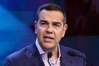 Σκληρή κριτική από το περιβάλλον Α.Τσίπρα στον Κ. Μητσοτάκη με αφορμή τις δηλώσεις του για τη Βενεζουέλα