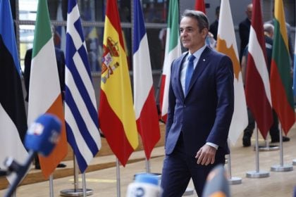 Στο Παρίσι σήμερα ο Πρωθυπουργός για τη σύνοδο της «Συμμαχίας των Προθύμων»