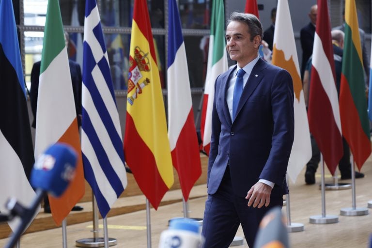 Στο Παρίσι σήμερα ο Πρωθυπουργός για τη σύνοδο της «Συμμαχίας των Προθύμων»