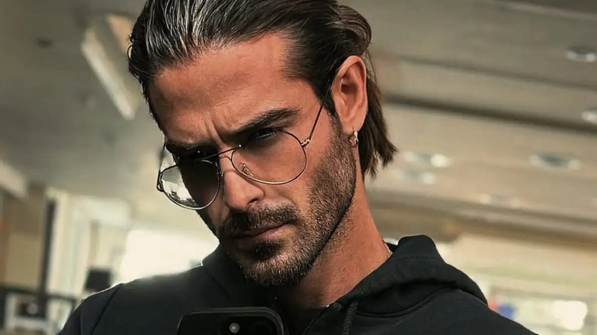 Ο Άρης Μουγκοπέτρος έκοψε τα μαλλιά του και τα χάρισε σε καρκινοπαθείς