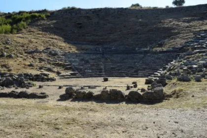 Υπουργείο Πολιτισμού: Εργασίες αναστήλωσης στο αρχαίο Θέατρο Γιτάνων της Θεσπρωτίας