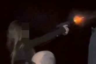 Βίντεο: Γυναίκα αστυνομικός πυροβολεί άσκοπα σε πανηγύρι δίπλα σε κόσμο – Σε εξέλιξη έρευνες της ΕΛ.ΑΣ.