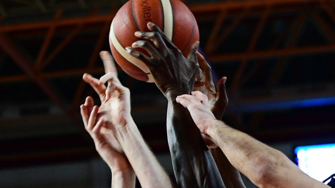 Θρήνος στο ελληνικό μπάσκετ: Πέθανε 33χρονος αθλητής κατά τη διάρκεια αγώνα ερασιτεχνικού πρωταθλήματος