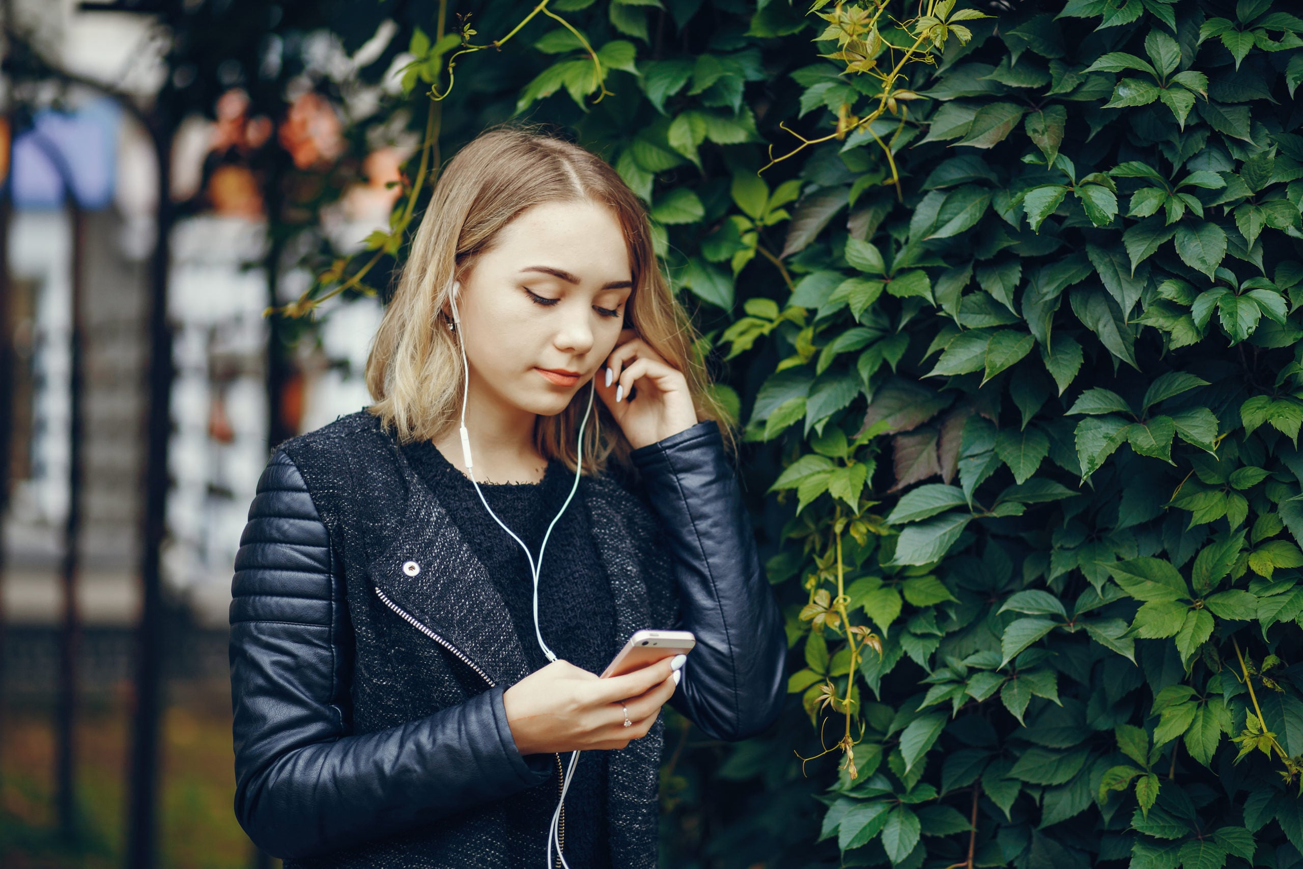 Ακουστικά: Οι πιθανοί κίνδυνοι για την υγεία από την παρατεταμένη χρήση τους