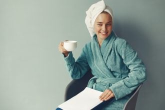 Ύπνος: Η πρωινή ρουτίνα που πρέπει να ακολουθήσετε για να «παραμείνετε νέοι»