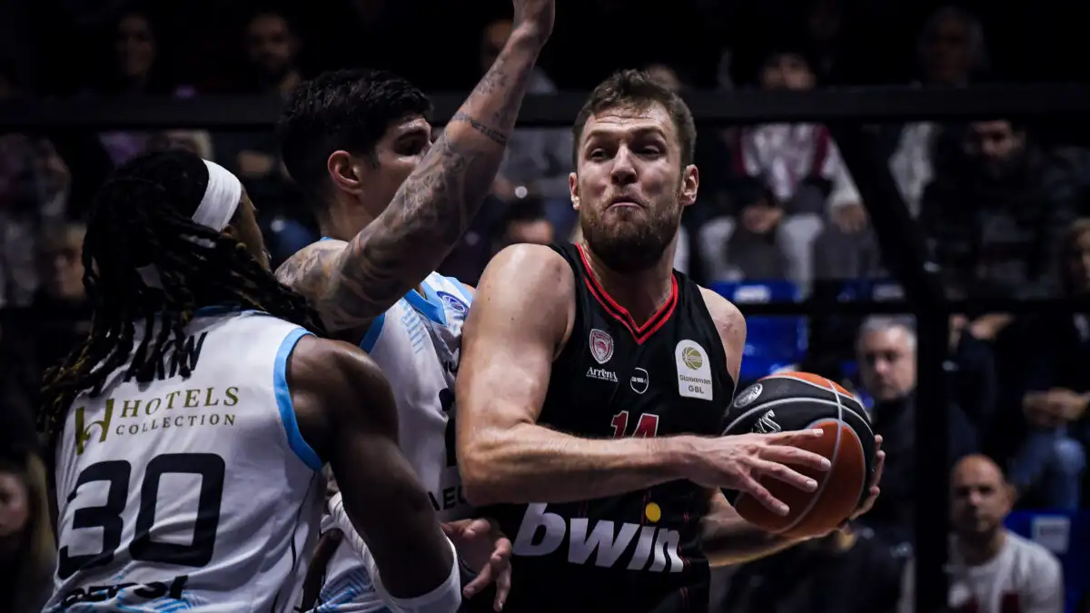 Σάσα Βεζένκοφ: Η ΔΕΑΒ κάλεσε τον παίκτη του Ολυμπιακού για το επεισόδιο με Ανδρέα Πετρόπουλο