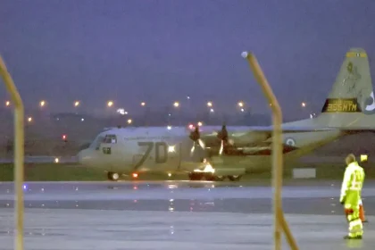 Προσγειώθηκε στη Θεσσαλονίκη το C-130 με τις σορούς, ράγισαν καρδιές στο τρισάγιο στην Τιμισοάρα