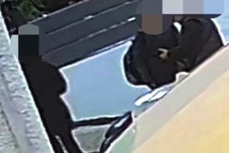 Φωτογραφία ντοκουμέντο πριν την εξαφάνιση της 16χρονης Λόρας στην Πάτρα - Η συνάντηση με άγνωστο ηλικιωμένο