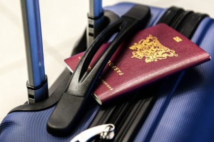 Ταξίδια: Ποια διαβατήρια και ταυτότητες δεν θα γίνονται δεκτές από το 2026