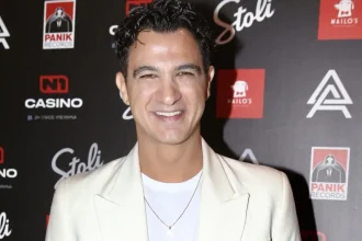 Δήμος Αναστασιάδης: Όταν γράφω τραγούδια, “ακούω” τις φωνές του Πάριου, του Σφακιανάκη και της Αλεξίου