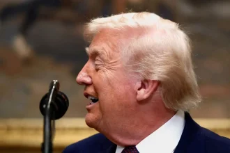 Τραμπ: «Η ενέργειά μου οφείλεται στην ασπιρίνη, στα πολύ καλά γονίδια και στα McDonald’s»