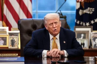 Τύμπανα πολέμου πάνω από το Ιράν με τον Τραμπ να συνεχίζει τις απειλές: «Έχουμε τον πλήρη έλεγχο» απαντά ο Αραγτσί