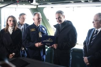 ΣΥΡΙΖΑ: Ο Φάμελλος καρατόμησε τη Νίνα Κασιμάτη από το Συμβούλιο της Ευρώπης μετά την υποδοχή της φρεγάτας «Κίμων»