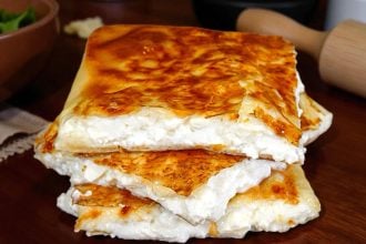 Τυρόπιτες με μπεσαμέλ