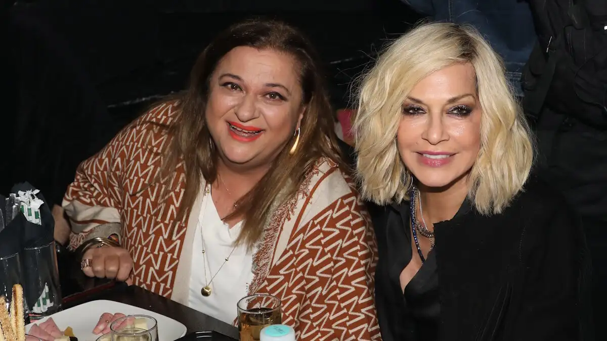 Ελισάβετ Κωνσταντινίδου για Άννα Βίσση: «Πίνει, παίζει χαρτιά και βρίζει» λέει με χιούμορ