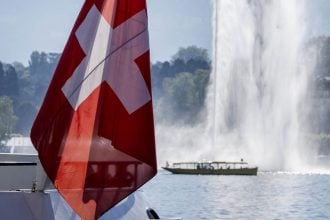 Η Ελβετία παγώνει περιουσιακά στοιχεία που συνδέονται με τον Μαδούρο