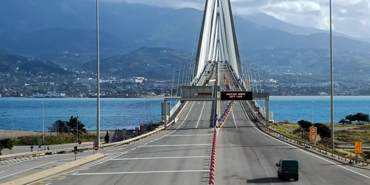 Τραγωδία στη Γέφυρα Ρίου-Αντιρρίου - Κατέληξε στο ΠΓΝΠ ο νεαρός μοτοσικλετιστής που ενεπλάκη σε τροχαίο με νταλίκα (ΒΙΝΤΕΟ)