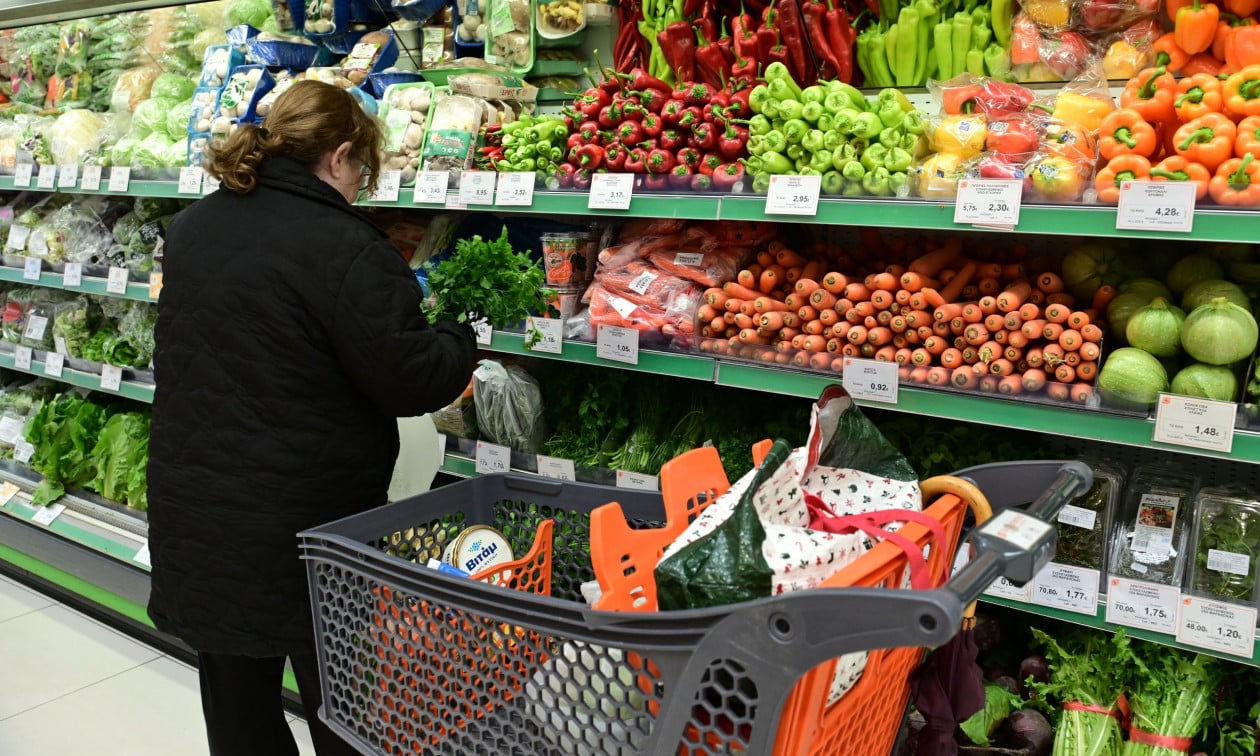 Ακρίβεια: Ανατιμήσεις φωτιά σε βασικά τρόφιμα - Αυξήσεις σε κρέατα και τυριά