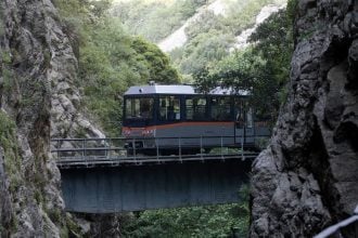 Κακοκαιρία: Διακοπή δρομολογίων στον Οδοντωτό