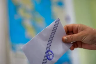 Δημοσκόπηση Real Polls: Άνετη πρωτιά για τη ΝΔ, δεύτερη η Πλεύση Ελευθερίας - Η απήχηση Τσίπρα-Καρυστιανού