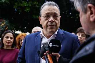 Όλοι εναντίον όλων στον ΣΥΡΙΖΑ: Φάμελλος κατά Καρυστιανού, Τσακαλώτος κατά Καρτερού