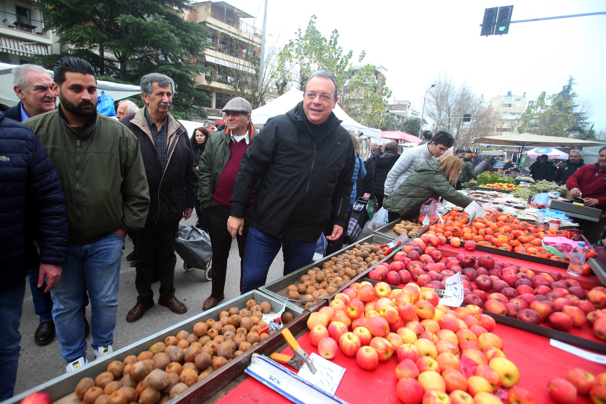 Φάμελλος: «Η κυβέρνηση εξαπάτησε τις λαϊκές αγορές – Στέλνει τους καταναλωτές στα σούπερ μάρκετ»