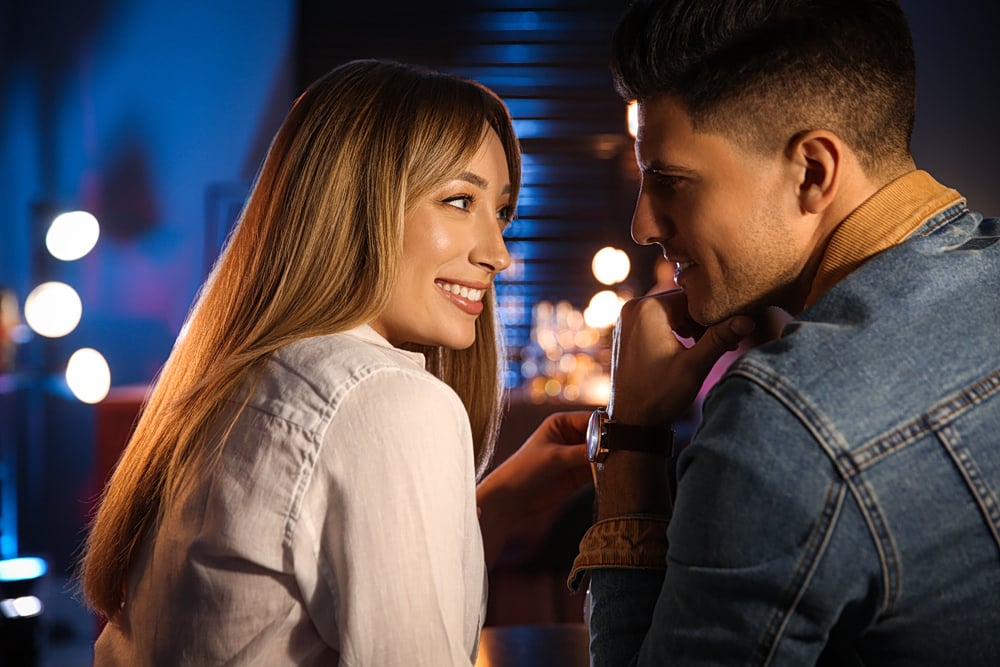 Φλερτ και προσωπικότητα: Τι αποκαλύπτει ο τρόπος που σε φλερτάρει;