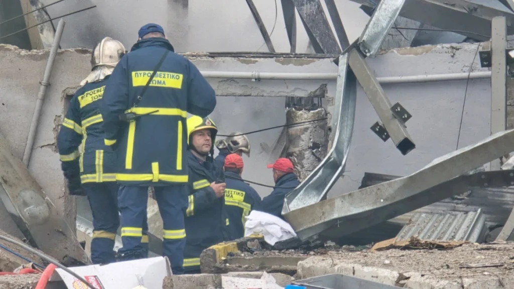 Τέσσερις γυναίκες νεκρές από τη μεγάλη φωτιά στο εργοστάσιο της Βιολάντα στα Τρίκαλα ΒΙΝΤΕΟ - ΝΕΟΤΕΡΑ