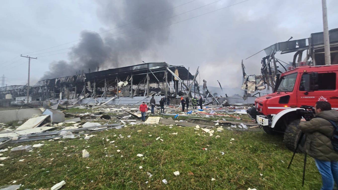 Φωτιά στο εργοστάσιο "Βιολάντα": «Η έκρηξη ήταν σαν να έπεσε πύραυλος» - 4 νεκρές, αγνοείται άλλη μία εργαζόμενη