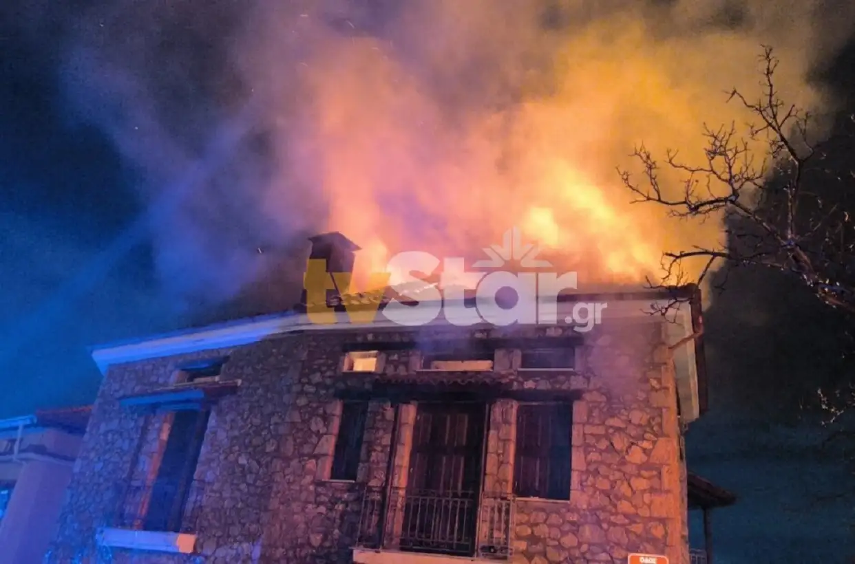 Φωτιά κατέκαψε δύο σπίτια στην Αράχωβα