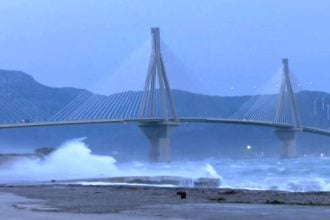 Κακοκαιρία: Έκτακτα μέτρα στη γέφυρα Ρίου - Αντιρρίου, κλειστή η πορθμειακή γραμμή, 74 κλήσεις στην πυροσβεστική σε περιοχές της Δυτικής Ελλάδας