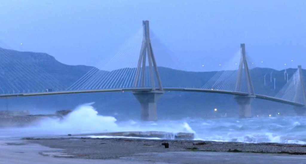Κακοκαιρία: Έκτακτα μέτρα στη γέφυρα Ρίου - Αντιρρίου, κλειστή η πορθμειακή γραμμή, 74 κλήσεις στην πυροσβεστική σε περιοχές της Δυτικής Ελλάδας