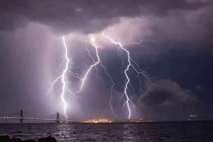 Καιρός: Ώρα μηδέν για τα έντονα φαινόμενα - Σε "κόκκινο συναγερμό" όλη η χώρα - Ήχησε το 112