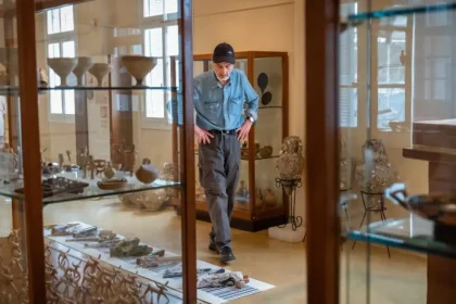 Πέθανε ο διακεκριμένος εικαστικός Γιάννης Μπουτέας - Ποιο έργο του βλέπουμε καθημερινά στη στάση Κεραμεικός του Μετρό