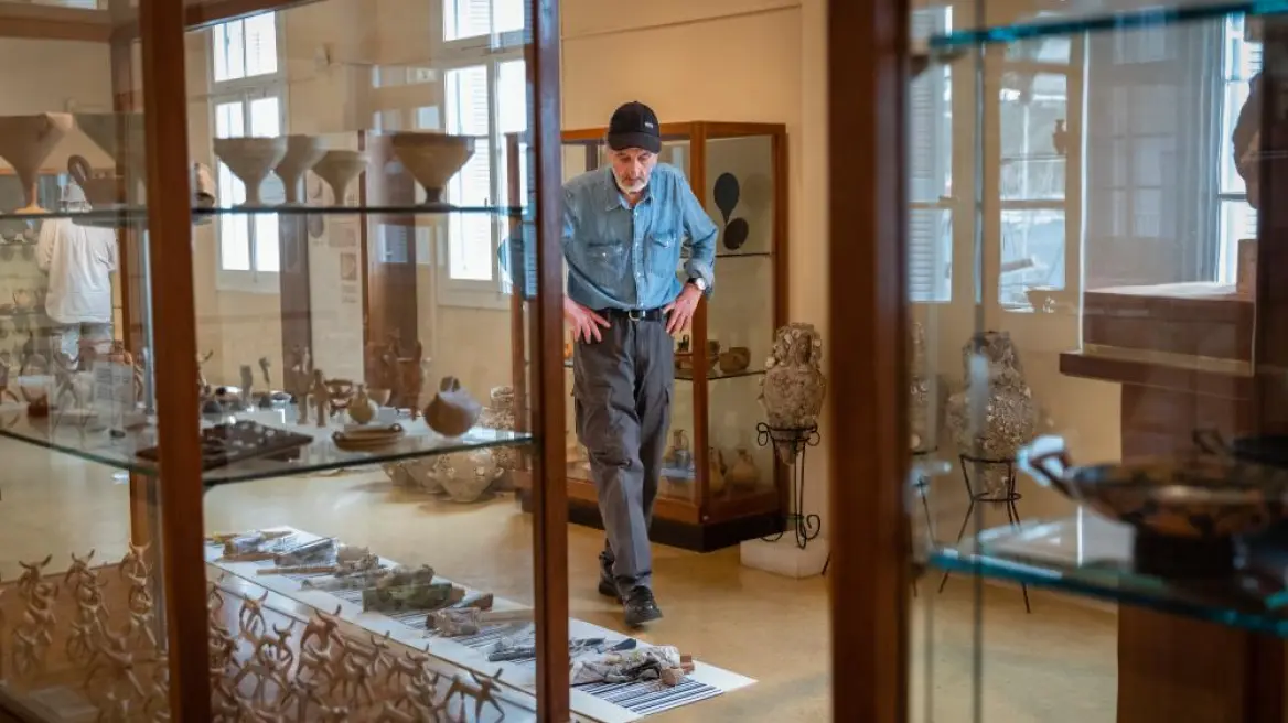 Πέθανε ο διακεκριμένος εικαστικός Γιάννης Μπουτέας - Ποιο έργο του βλέπουμε καθημερινά στη στάση Κεραμεικός του Μετρό