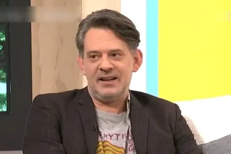 Γιάννος Περλέγκας: «Διαβάζω σαν παλαβός αλλά με το σχολείο είχα δυσκολία»