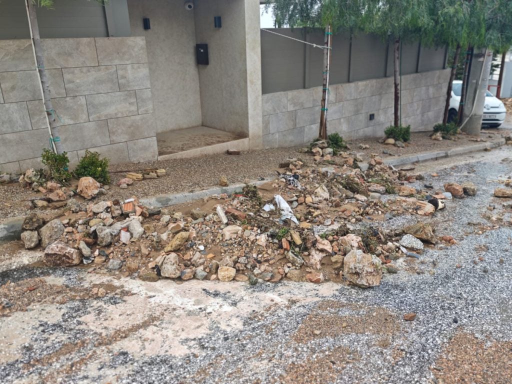 Εικόνες βιβλικής καταστροφής από την κακοκαιρία στην Άνω Γλυφάδα - «Αυτό που έγινε δεν το έχουμε ξαναζήσει» λέει ο δήμαρχος