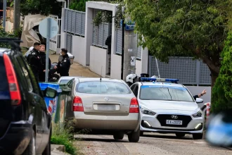 Γλυφάδα: «Θα σκοτώσω τα αδέρφια μου αν με αφήσετε ελεύθερο» είπε στους αστυνομικούς ο 46χρονος που δολοφόνησε τον πατέρα του