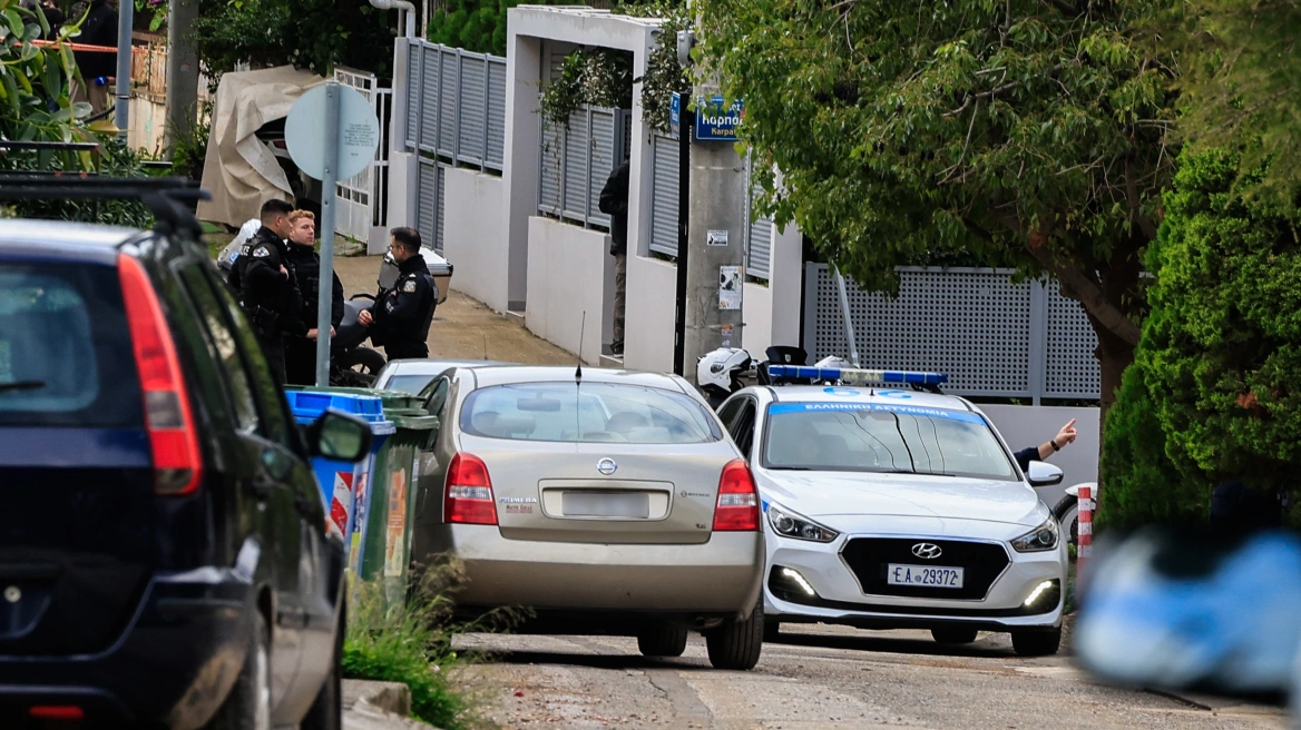 Γλυφάδα: «Θα σκοτώσω τα αδέρφια μου αν με αφήσετε ελεύθερο» είπε στους αστυνομικούς ο 46χρονος που δολοφόνησε τον πατέρα του