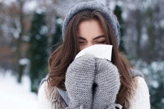 Δεν είναι το κρύο που μας αρρωσταίνει - Τι φταίει στην πραγματικότητα