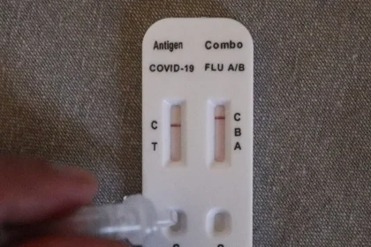 «Θερίζει» η γρίπη: 12 νεκροί και 649 νέες εισαγωγές την τελευταία εβδομάδα