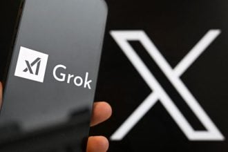 Grok και X στο στόχαστρο: μετά το σάλο για τα deepfakes, η Ευρωπαϊκή Επιτροπή αναλαμβάνει δράση