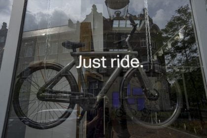 Τέλος, για το καλό των πεζών, τα υπερμεγέθη ηλεκτρικά ποδήλατα στο Άμστερνταμ