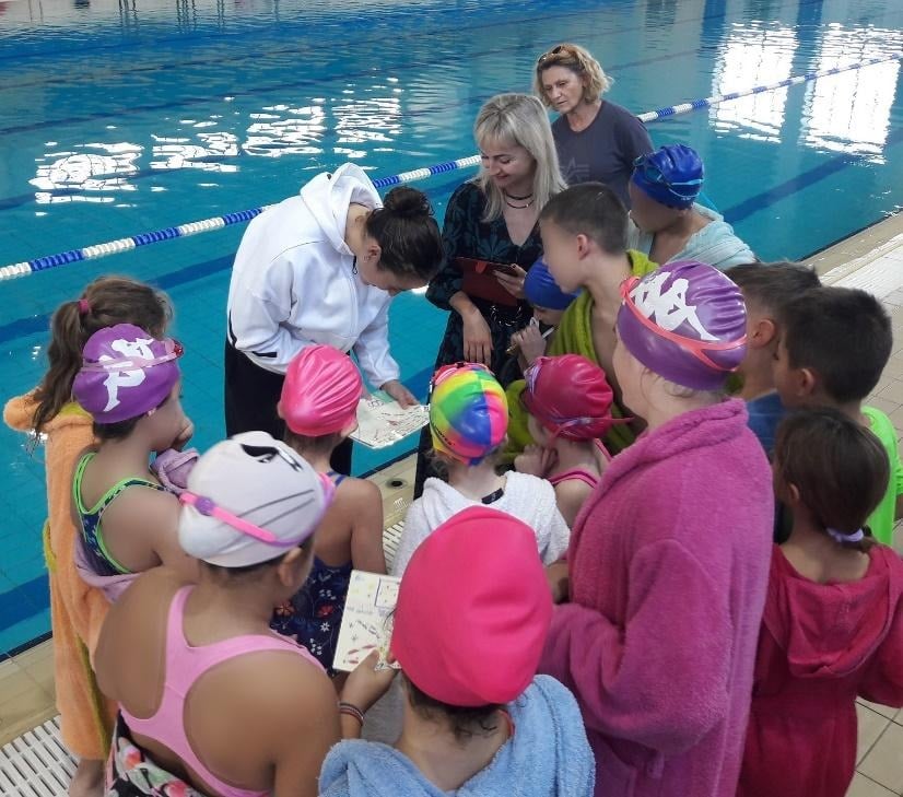 Ολοκλήρωση Μαθημάτων Κολύμβησης του Α΄ Τριμήνου στα Δημοτικά της Αχαΐας – Επίσκεψη της Νόρα Δράκου