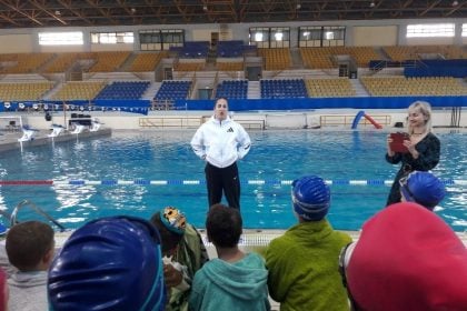 Ολοκλήρωση Μαθημάτων Κολύμβησης του Α΄ Τριμήνου στα Δημοτικά της Αχαΐας – Επίσκεψη της Νόρα Δράκου