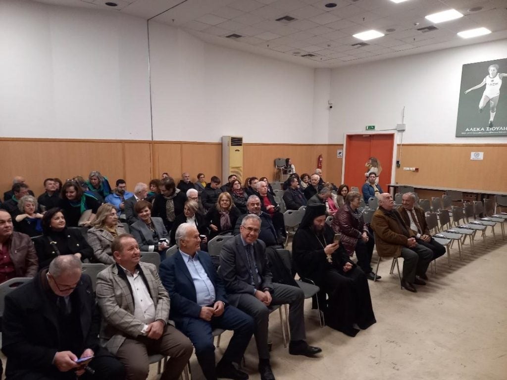 «Οι Γιαννιάδες» έκοψαν την πρωτοχρονιάτικη πίτα - ΦΩΤΟ