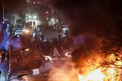 Σκηνικό τρόμου στο Ιράν: Διαδηλωτές αντιμέτωποι με τη θανατική ποινή – «Θα αναλάβουμε δράση» απειλεί ο Τραμπ