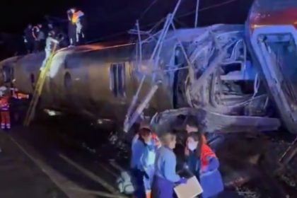 Τραγωδία: Σύγκρουση τρένων στην Ισπανία – Τουλάχιστον 21 νεκροί και δεκάδες τραυματίες ΒΙΝΤΕΟ